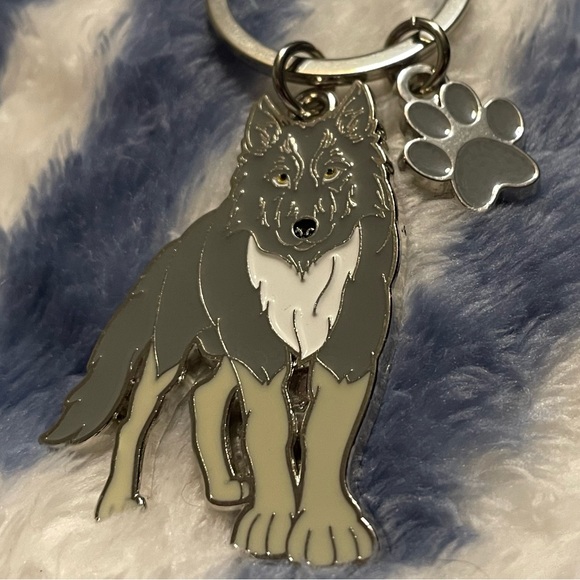 NWT double charm Enamel Wolf & Pawprint Keyring 🐺 - Picture 1 of 7